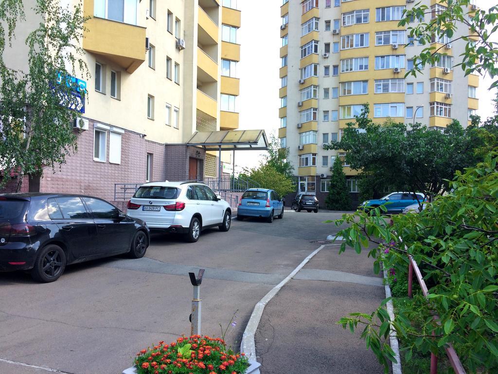 Inn Home Apartments - Livoberezhna Kyiv Exterior photo