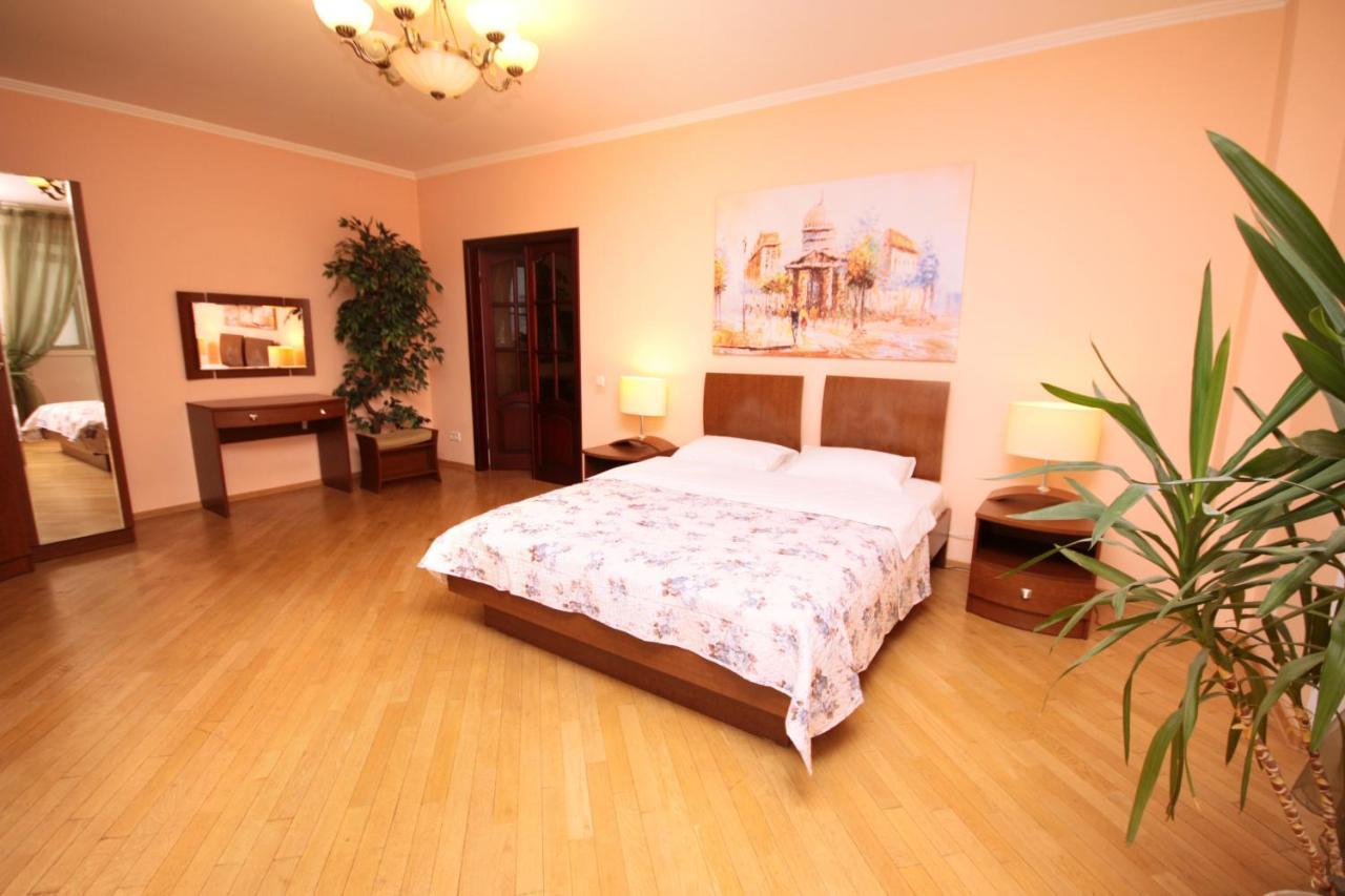 Inn Home Apartments - Livoberezhna Kyiv Exterior photo